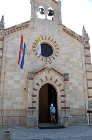 iglesiadelallamadafachada.jpg