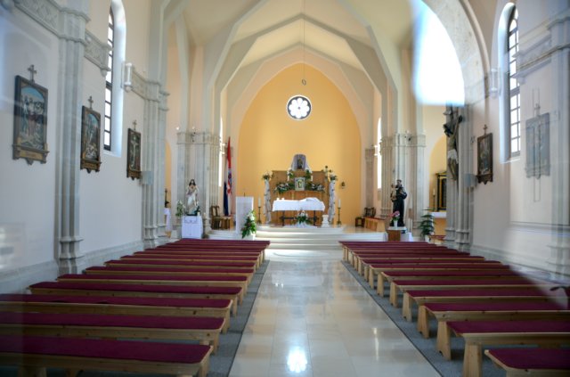 iglesiadelallamadainterior.jpg