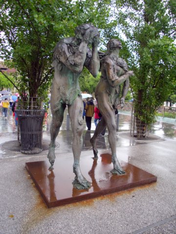 esculturatituladaenamorarsedeljubljana.jpg